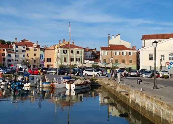 Apartma Lili شقة *